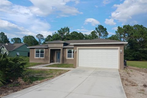 House in Eustis, Florida 4 bedrooms, 177.72 sq.m. № 1840684 - photo 1