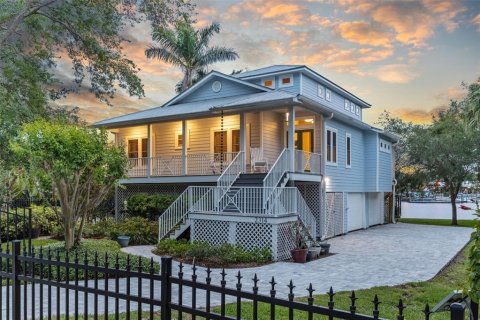House in Tampa, Florida 3 bedrooms, 209.03 sq.m. № 1718822 - photo 1