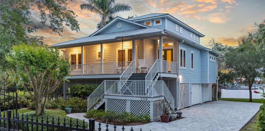 House in Tampa, Florida 3 bedrooms, 209.03 sq.m. № 1718822