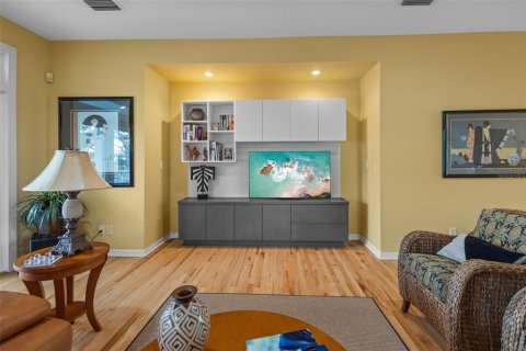 House in Tampa, Florida 3 bedrooms, 209.03 sq.m. № 1718822 - photo 25