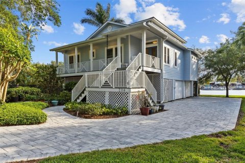 House in Tampa, Florida 3 bedrooms, 209.03 sq.m. № 1718822 - photo 5