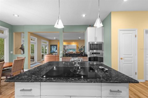 House in Tampa, Florida 3 bedrooms, 209.03 sq.m. № 1718822 - photo 19