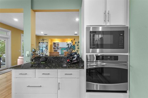 House in Tampa, Florida 3 bedrooms, 209.03 sq.m. № 1718822 - photo 23