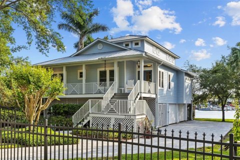 House in Tampa, Florida 3 bedrooms, 209.03 sq.m. № 1718822 - photo 4