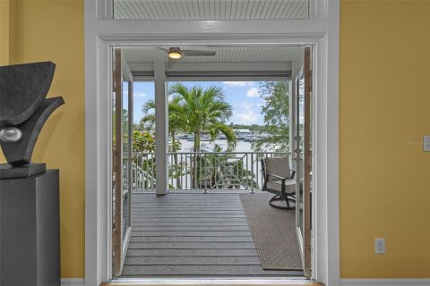 House in Tampa, Florida 3 bedrooms, 209.03 sq.m. № 1718822 - photo 28