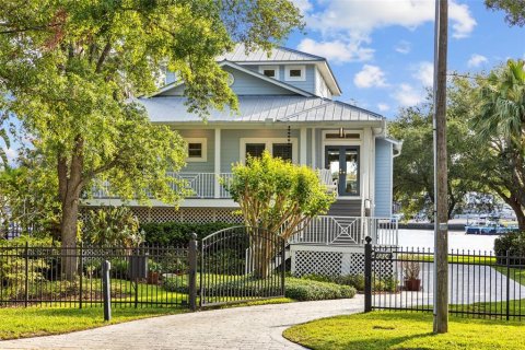 House in Tampa, Florida 3 bedrooms, 209.03 sq.m. № 1718822 - photo 2