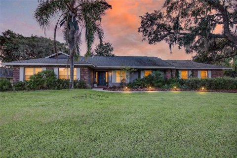 Casa en Leesburg, Florida 4 dormitorios, 187.48 m2 № 2386450