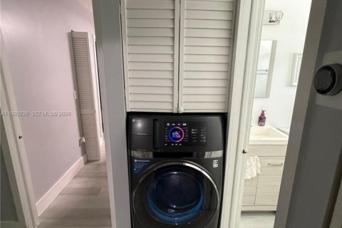 Townhouse in Hialeah, Florida 3 bedrooms, 95.41 sq.m. № 2064018 - photo 4