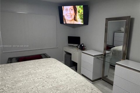 Townhouse in Hialeah, Florida 3 bedrooms, 95.41 sq.m. № 2064018 - photo 10