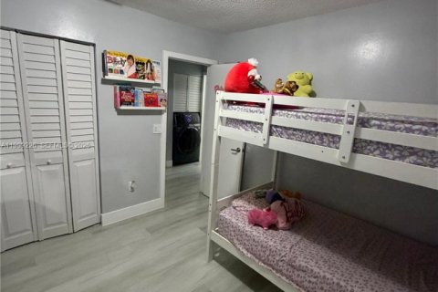 Townhouse in Hialeah, Florida 3 bedrooms, 95.41 sq.m. № 2064018 - photo 16