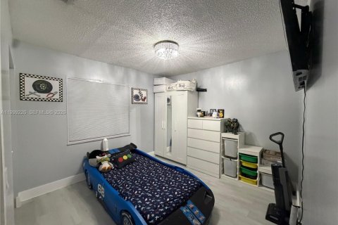 Townhouse in Hialeah, Florida 3 bedrooms, 95.41 sq.m. № 2064018 - photo 12