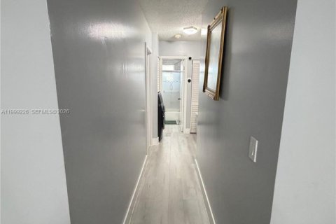 Townhouse in Hialeah, Florida 3 bedrooms, 95.41 sq.m. № 2064018 - photo 18