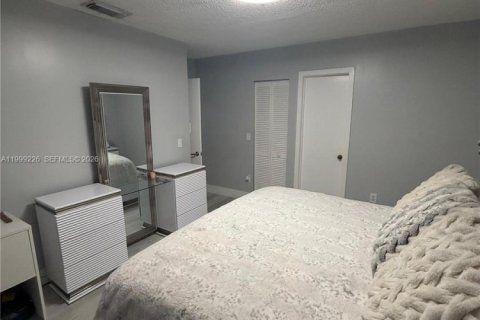 Townhouse in Hialeah, Florida 3 bedrooms, 95.41 sq.m. № 2064018 - photo 11