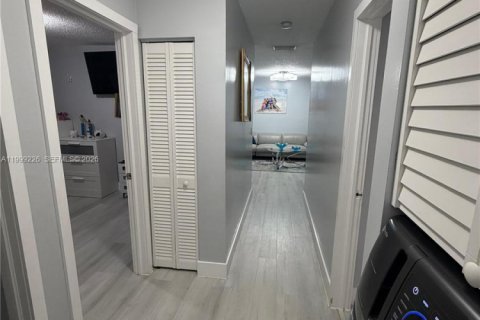 Townhouse in Hialeah, Florida 3 bedrooms, 95.41 sq.m. № 2064018 - photo 5