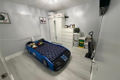 Townhouse in Hialeah, Florida 3 bedrooms, 95.41 sq.m. № 2064018 - photo 13