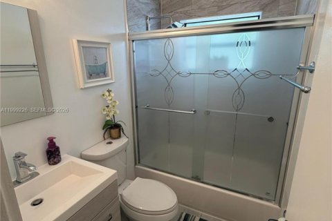 Townhouse in Hialeah, Florida 3 bedrooms, 95.41 sq.m. № 2064018 - photo 6