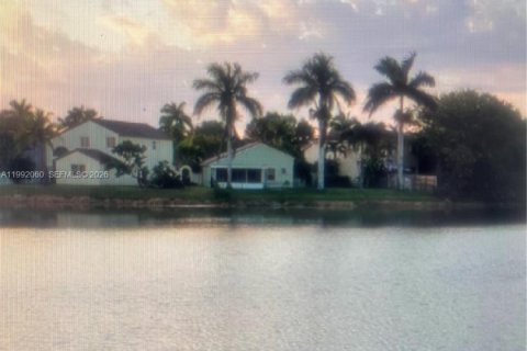 Adosado en alquiler en Pembroke Pines, Florida, 2 dormitorios, 113.71 m2 № 2056640 - foto 6