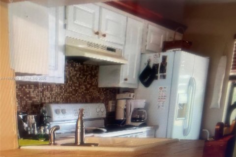 Adosado en alquiler en Pembroke Pines, Florida, 2 dormitorios, 113.71 m2 № 2056640 - foto 9