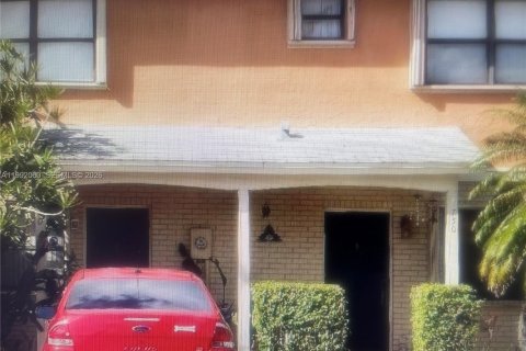 Adosado en Pembroke Pines, Florida 2 dormitorios, 113.71 m2 № 2056640