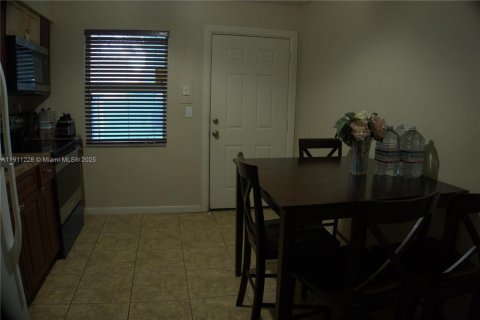 Villa ou maison à vendre à Miami Gardens, Floride: 3 chambres, 92.81 m2 № 1967665 - photo 11