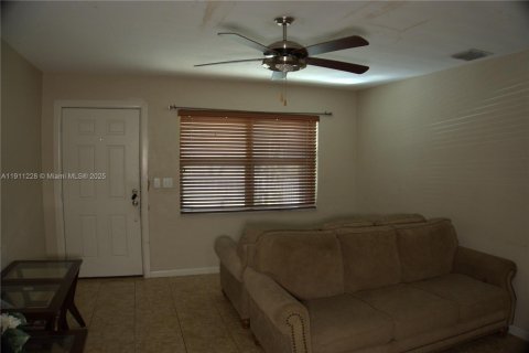 Villa ou maison à vendre à Miami Gardens, Floride: 3 chambres, 92.81 m2 № 1967665 - photo 10