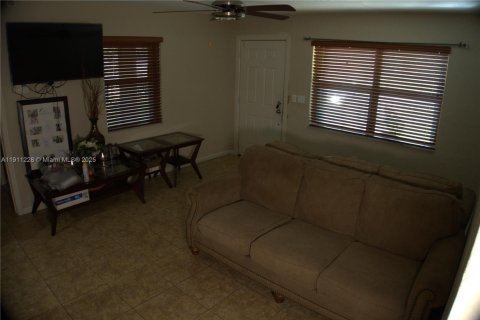 Villa ou maison à vendre à Miami Gardens, Floride: 3 chambres, 92.81 m2 № 1967665 - photo 9