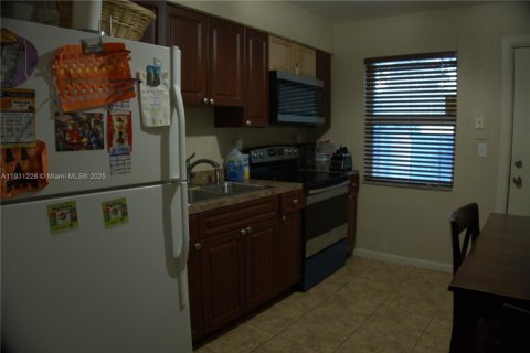 Villa ou maison à vendre à Miami Gardens, Floride: 3 chambres, 92.81 m2 № 1967665 - photo 12