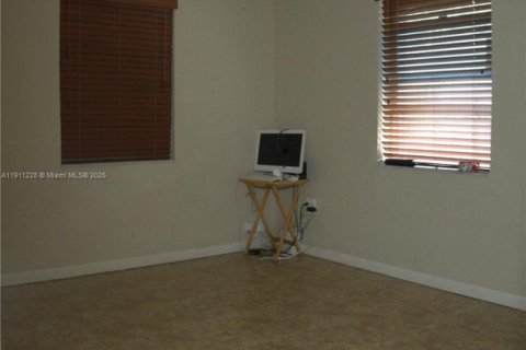 Villa ou maison à vendre à Miami Gardens, Floride: 3 chambres, 92.81 m2 № 1967665 - photo 23