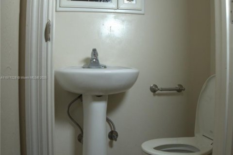 Villa ou maison à vendre à Miami Gardens, Floride: 3 chambres, 92.81 m2 № 1967665 - photo 24