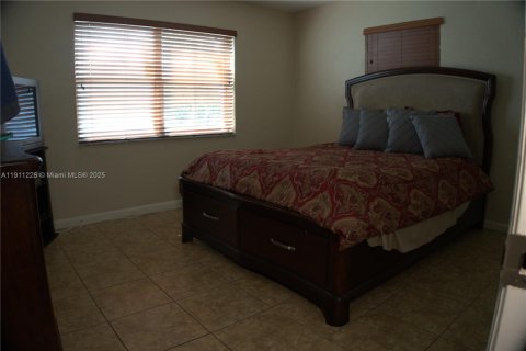 Villa ou maison à vendre à Miami Gardens, Floride: 3 chambres, 92.81 m2 № 1967665 - photo 15