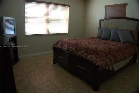 Villa ou maison à vendre à Miami Gardens, Floride: 3 chambres, 92.81 m2 № 1967665 - photo 14