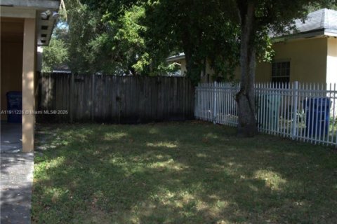 Villa ou maison à vendre à Miami Gardens, Floride: 3 chambres, 92.81 m2 № 1967665 - photo 4