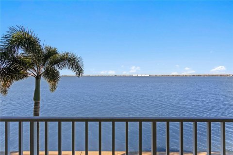 Copropriété à vendre à Saint Petersburg, Floride: 3 chambres, 116.59 m2 № 2398888 - photo 4