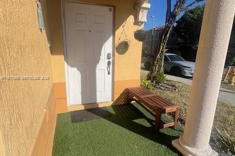 Touwnhouse à louer à Doral, Floride: 3 chambres, 135.82 m2 № 2016710 - photo 3