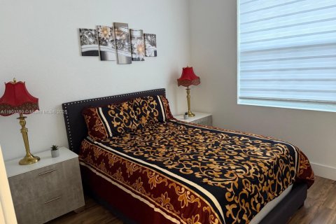 Casa en alquiler en Miami, Florida, 4 dormitorios, 143.53 m2 № 1954287 - foto 10