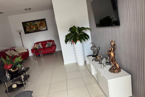 Casa en alquiler en Miami, Florida, 4 dormitorios, 143.53 m2 № 1954287 - foto 3