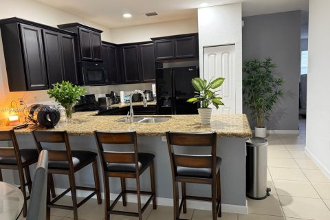 Casa en alquiler en Miami, Florida, 4 dormitorios, 143.53 m2 № 1954287 - foto 5