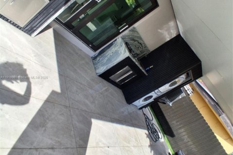 Casa en venta en Miami, Florida, 3 dormitorios, 123.84 m2 № 1972969 - foto 3