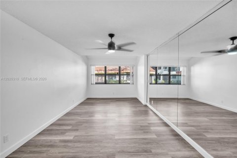 Copropriété à louer à Hollywood, Floride: 2 chambres, 115.01 m2 № 2089535 - photo 8