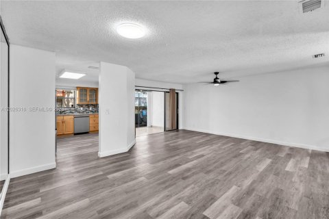 Copropriété à louer à Hollywood, Floride: 2 chambres, 115.01 m2 № 2089535 - photo 3