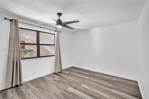 Copropriété à louer à Hollywood, Floride: 2 chambres, 115.01 m2 № 2089535 - photo 11