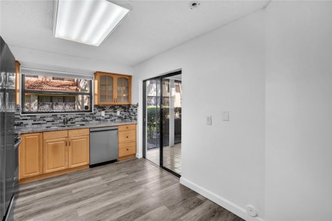 Copropriété à louer à Hollywood, Floride: 2 chambres, 115.01 m2 № 2089535 - photo 4
