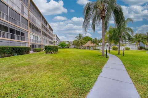 Condo in Hollywood, Florida, 1 bedroom № 2250854 - photo 13