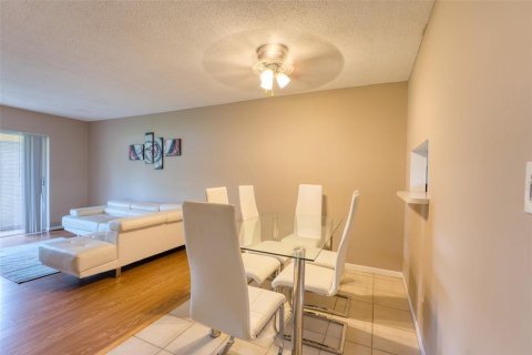 Condo in Hollywood, Florida, 1 bedroom № 2250854 - photo 6