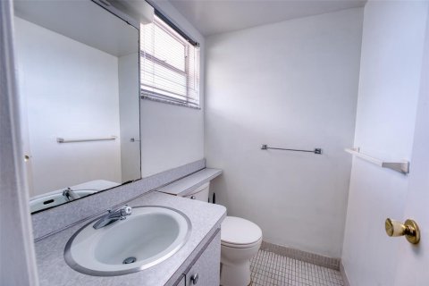 Condo in Hollywood, Florida, 1 bedroom № 2250854 - photo 2
