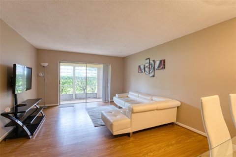 Condo in Hollywood, Florida, 1 bedroom № 2250854 - photo 5