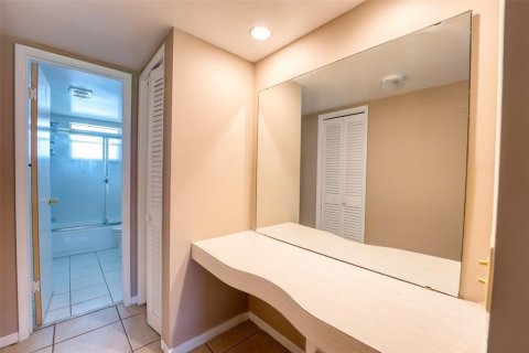 Condo in Hollywood, Florida, 1 bedroom № 2250854 - photo 9