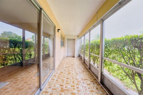 Condo in Hollywood, Florida, 1 bedroom № 2250854 - photo 12