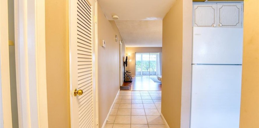Condo in Hollywood, Florida, 1 bedroom № 2250854