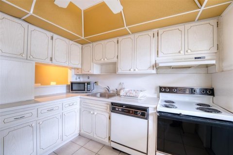 Condo in Hollywood, Florida, 1 bedroom № 2250854 - photo 3